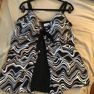 NWOT Avenue size 26 Swim Tankini Top